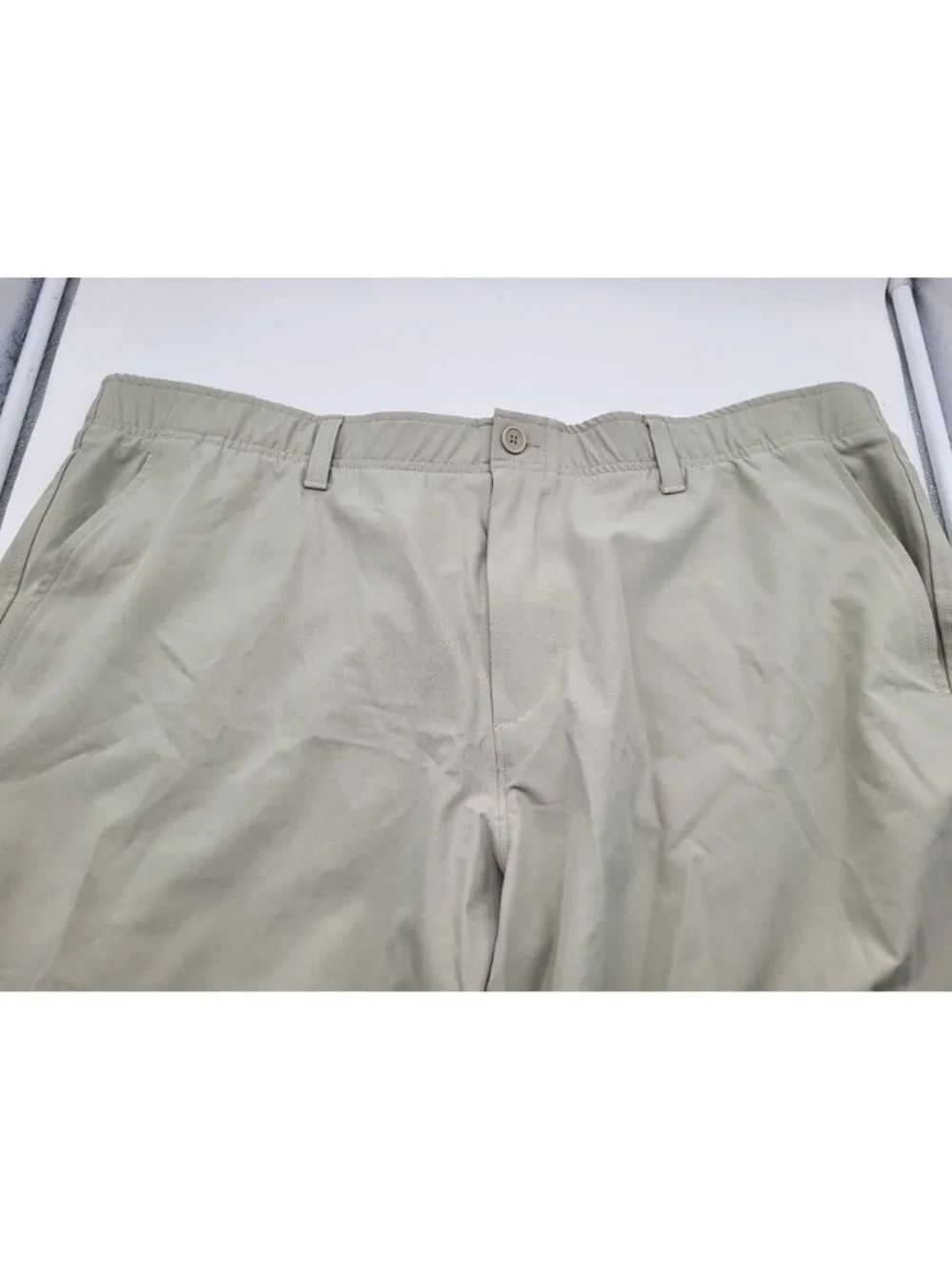 Under Armour UA Drive Mens SZ 44 Khaki Golf Shorts Flat Front Athleisure Stretch